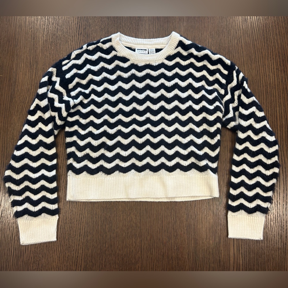 Noisy may Chevron Crewneck Sweater in Black & Cream